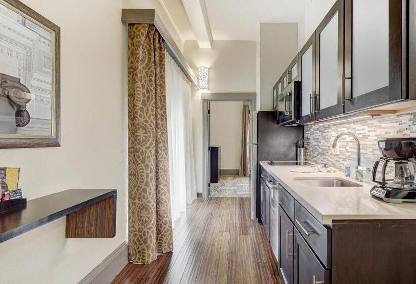 キングサイズベッドのスイートルーム, Staybridge Suites Baltimore   Inner Harbor, An Ihg