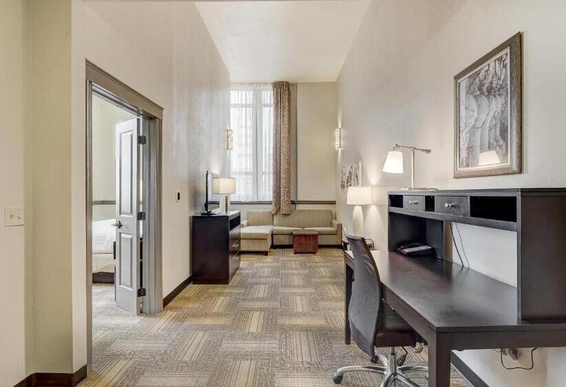 キングサイズベッドのスイートルーム, Staybridge Suites Baltimore   Inner Harbor, An Ihg