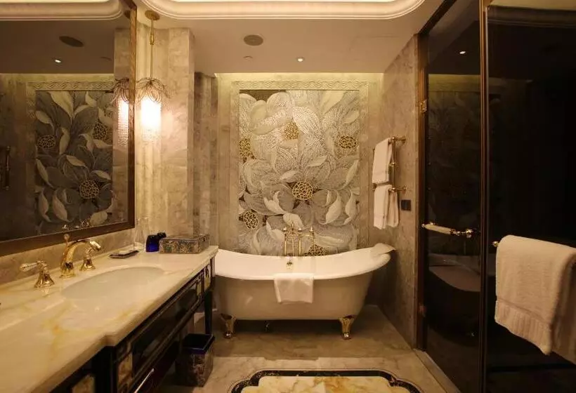سوئیت دولوکس با چشم‌انداز رودخانه, The St. Regis On The Bund, Shanghai