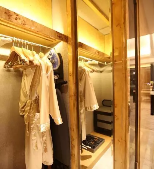 سوئیت دولوکس با چشم‌انداز, The St. Regis On The Bund, Shanghai