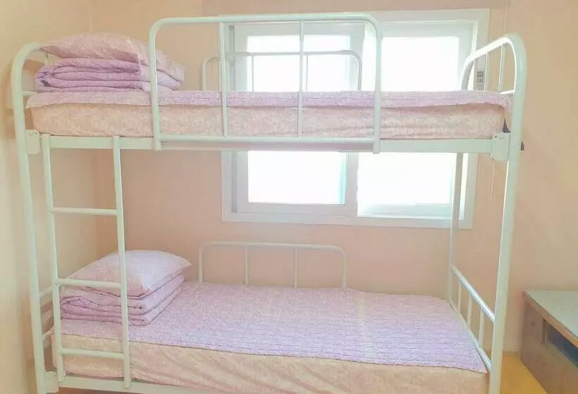 スタンダードスタジオ, Happy Garden Guesthouse