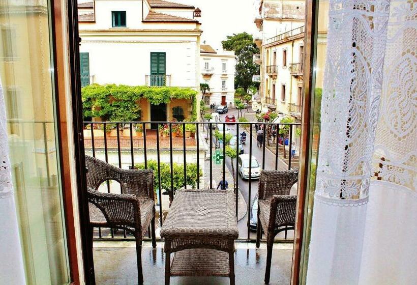 غرفة ديلوكس مزودة بشرفة, Piazza Tasso B&b Relais