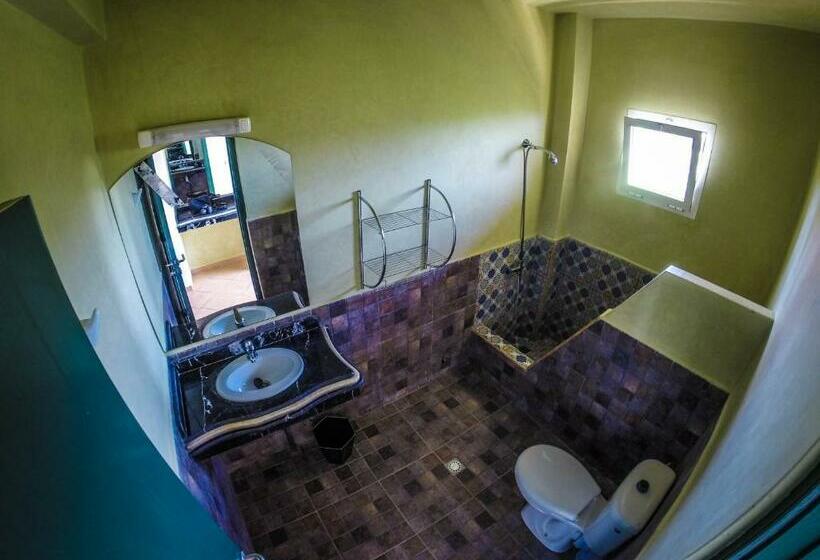 اتاق استاندارد با چشم‌انداز استخر, Zerad