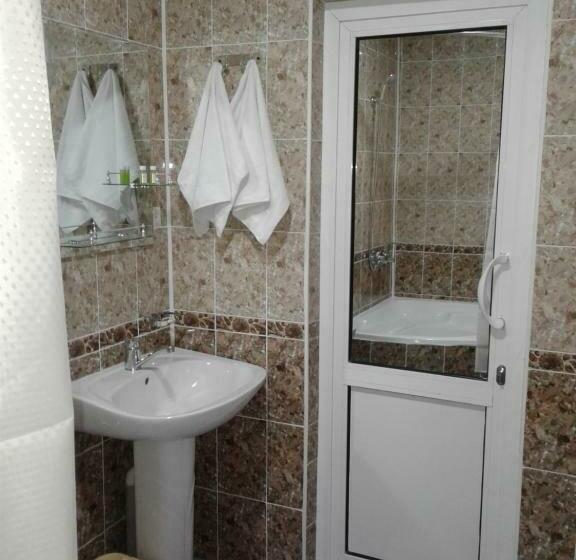 エコノミートリプルルーム, Guest House Orzu