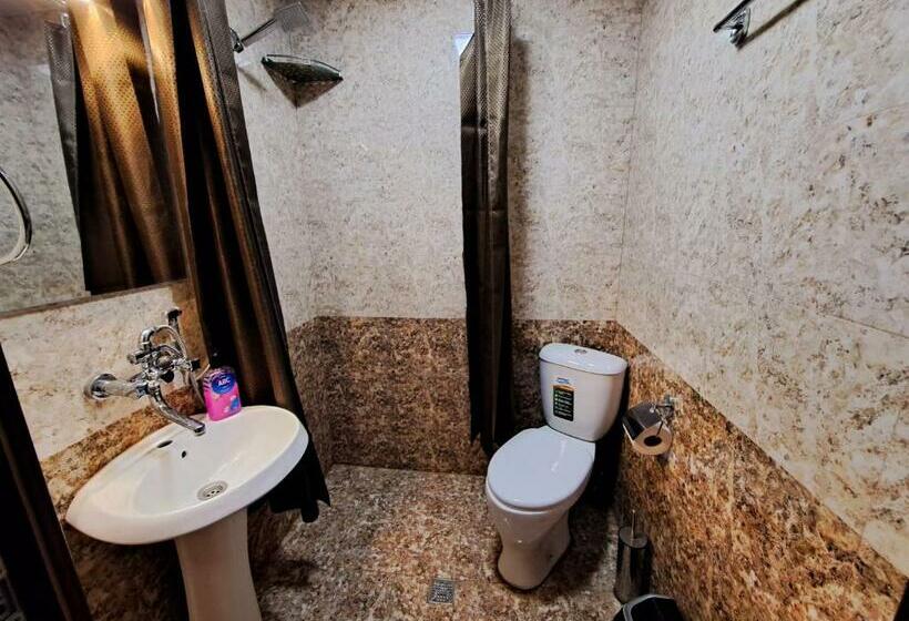 اتاق لوکس با چشم‌انداز, Aisi2