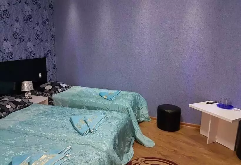 اتاق استاندارد سه نفره, Aisi2
