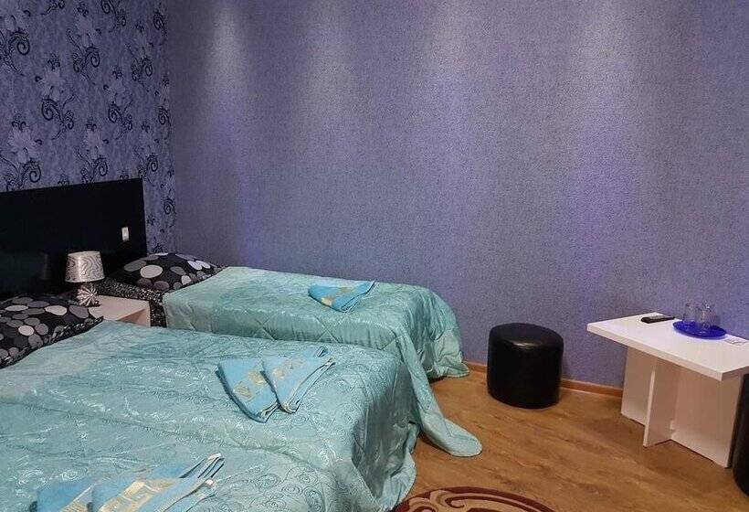 اتاق استاندارد سه نفره, Aisi2