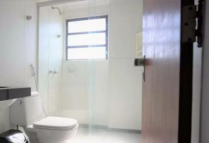 Standard Kolmen Hengen Huone, Ano Bom Palace