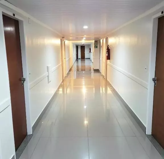 Executive Yhden Hengen Huone, Ano Bom Palace