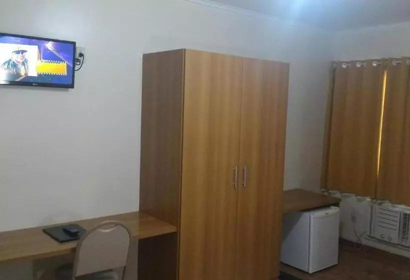 Executive Yhden Hengen Huone, Ano Bom Palace