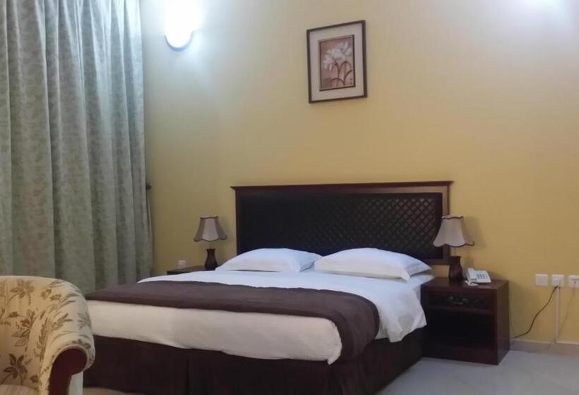 آپارتمان یک خوابه با دری مشترک که هال را جدا می کند., Aryana