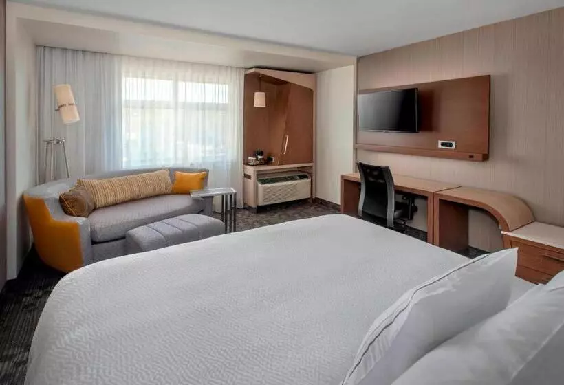 Standard-huone King-vuode, Courtyard By Marriott Schenectady At Mohawk Harbor