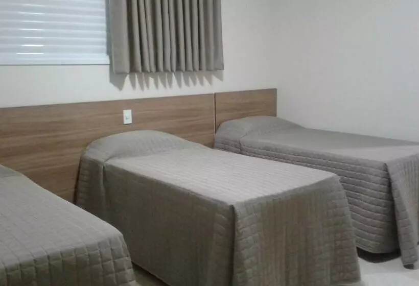 Standard Kolmen Hengen Huone, Revitalle