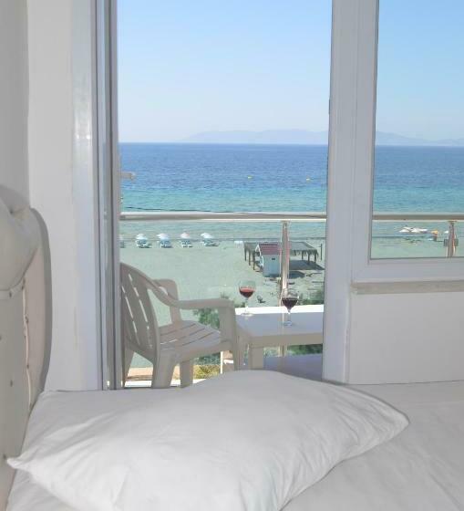 Triple Room Sea View, Yasmin