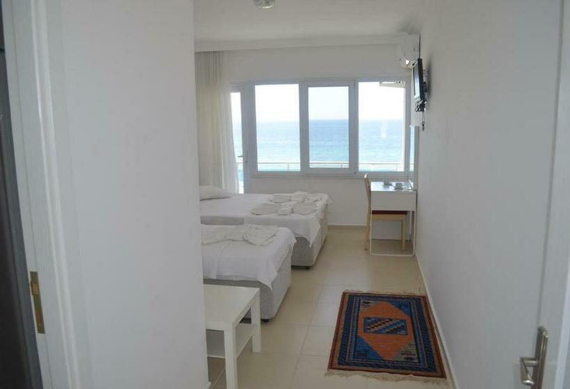 Triple Room Sea View, Yasmin