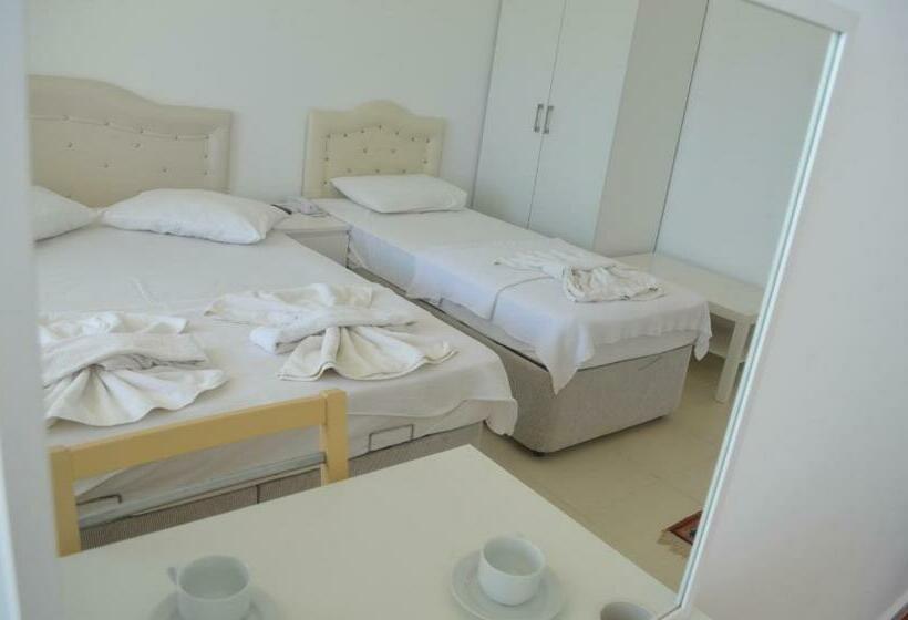 Triple Room Sea View, Yasmin