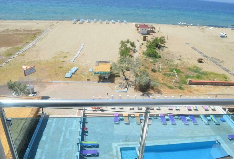 اتاق استاندارد با چشمانداز دریا, Yasmin