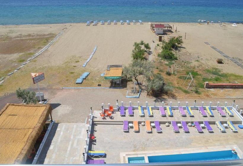 Triple Room Sea View, Yasmin