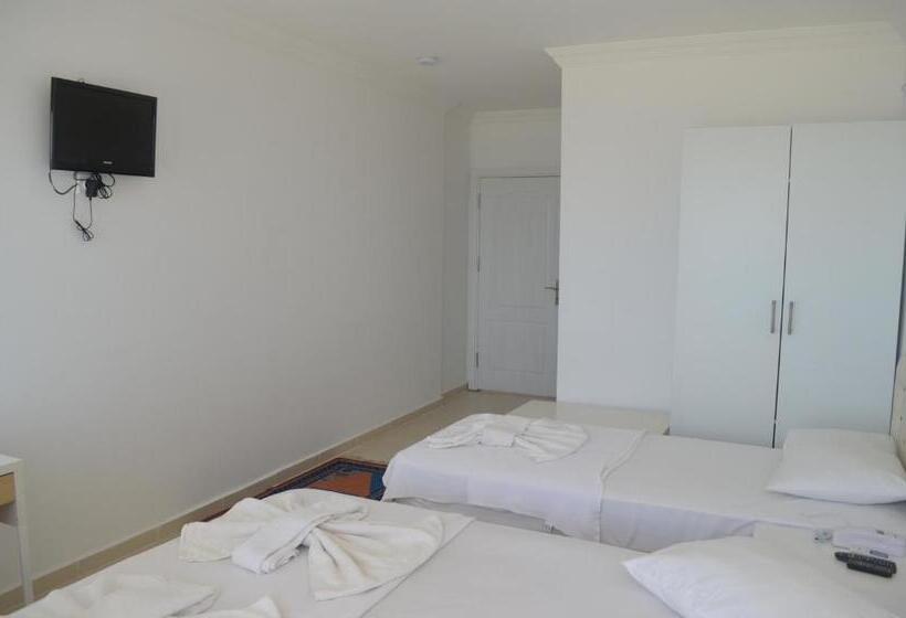 Triple Room Sea View, Yasmin