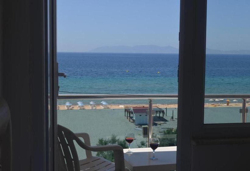 Triple Room Sea View, Yasmin