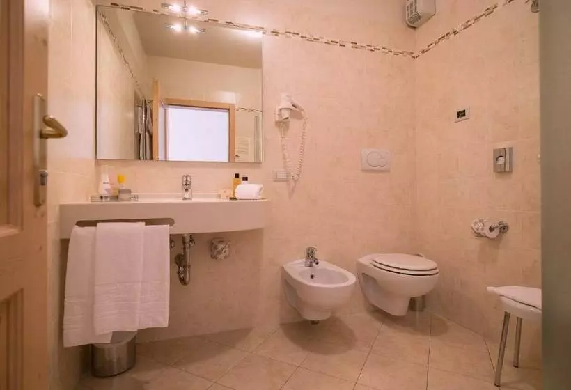سوییت خانوادگی, Beverly Alps Hotel & Spa