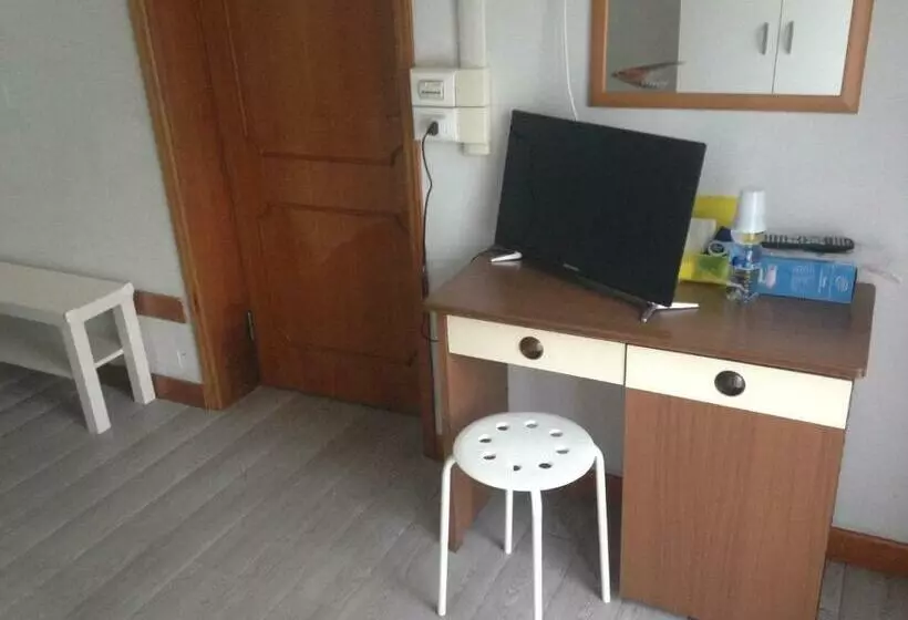 Standard Yhden Hengen Huone, Carol