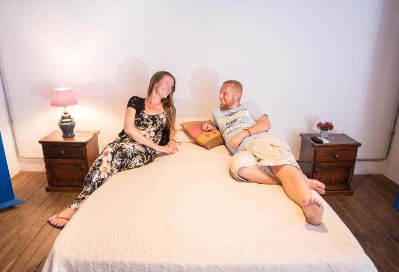 اتاق استاندارد با سرویس بهداشتی مشترک, Viajero Colonia Hostel