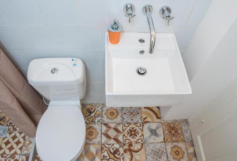 اتاق استاندارد یک تخته با سرویس بهداشتی مشترک, Viajero Colonia Hostel