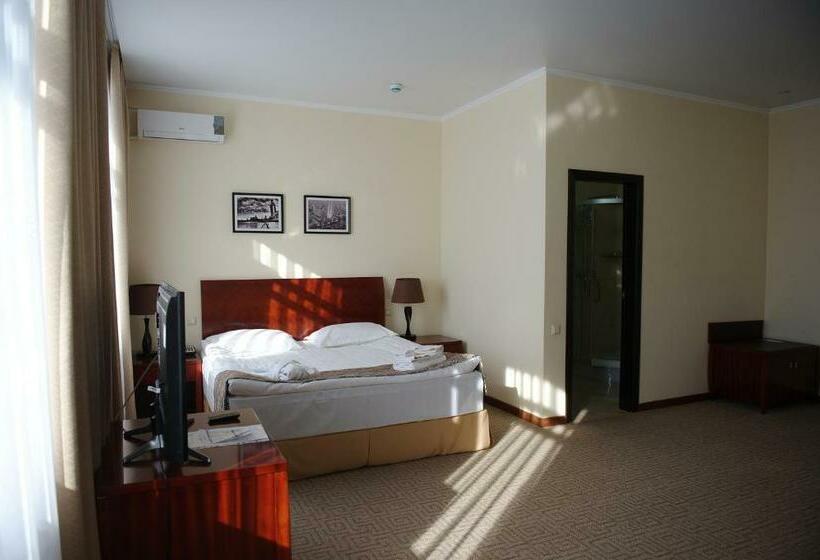 اتاق لوکس, Tobol