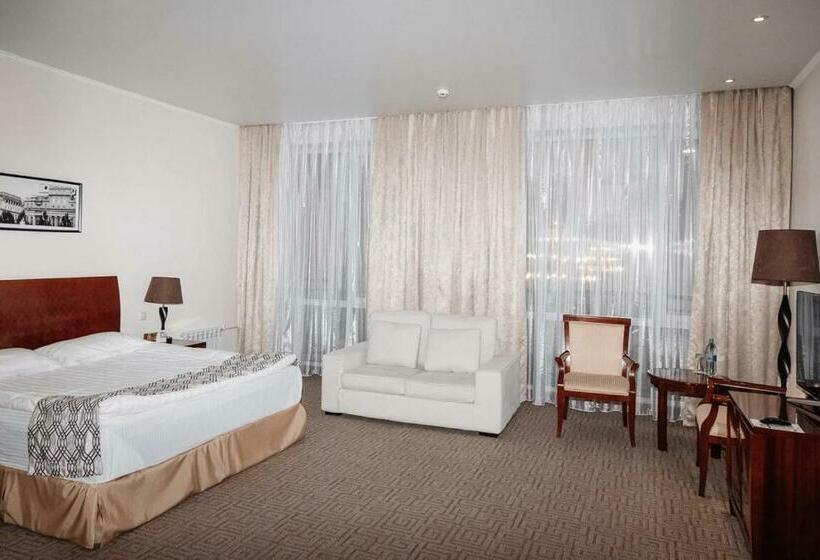 اتاق لوکس, Tobol