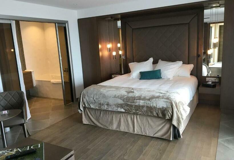 Deluxe Suite Sea View, Le Week End