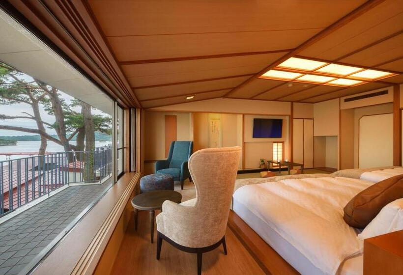 غرفة ديلوكس, Komatsukan Kofutei