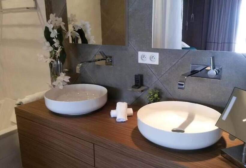 Deluxe Suite Sea View, Le Week End