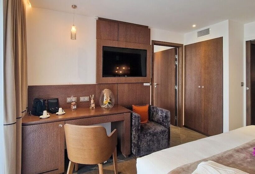 Deluxe Suite Sea View, Le Week End