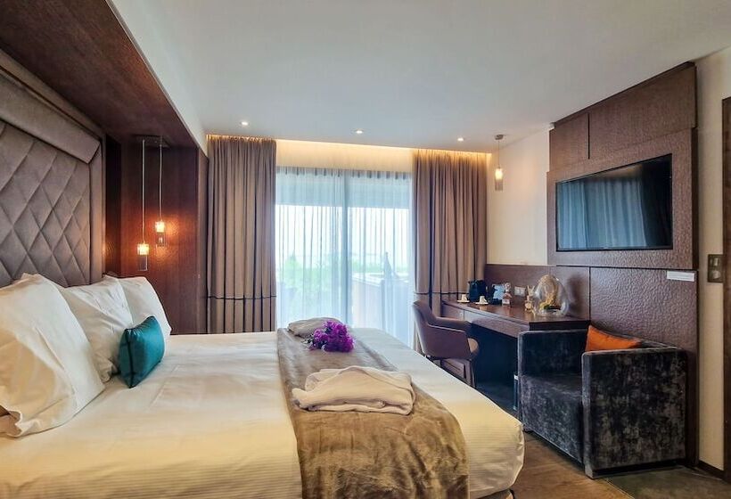 Deluxe Suite Sea View, Le Week End