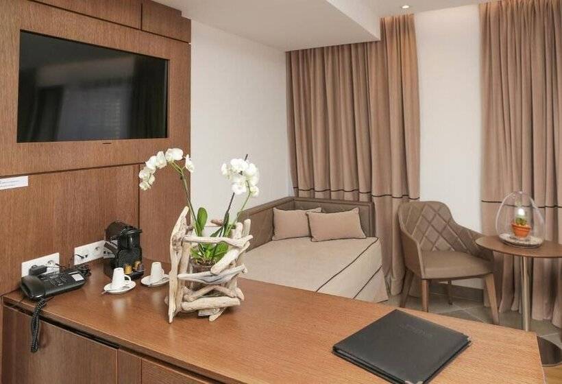 Deluxe Suite Sea View, Le Week End