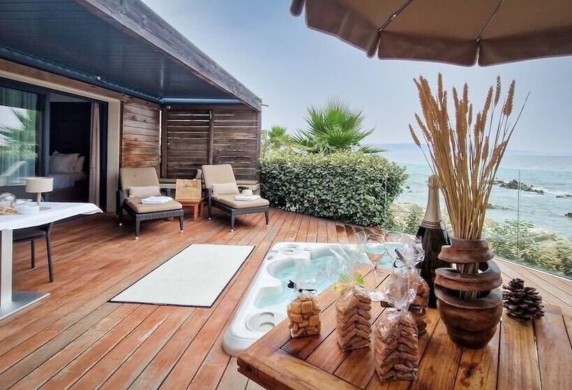 Deluxe Suite Sea View, Le Week End