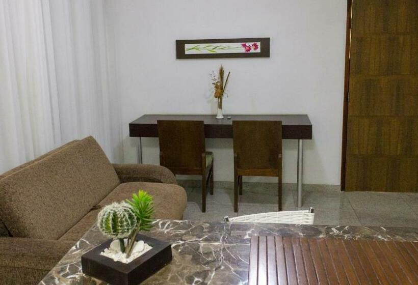 מיטת קינג בסוויטה, San Diego Lancaster Teofilo Otoni