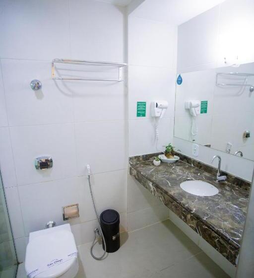 מיטת קינג בסוויטה, San Diego Lancaster Teofilo Otoni