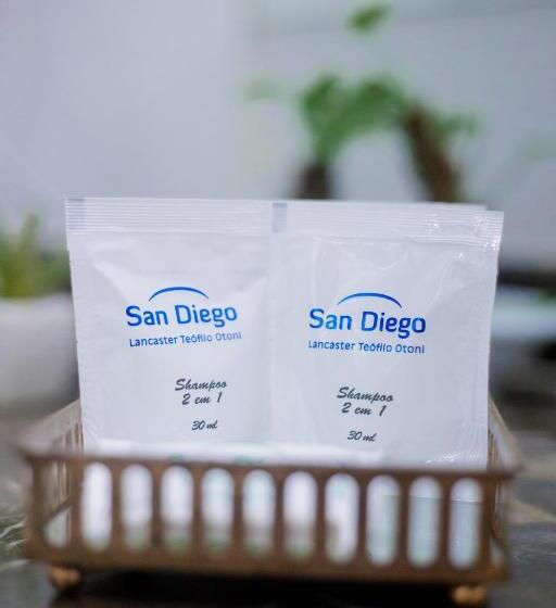 מיטת קינג בסוויטה, San Diego Lancaster Teofilo Otoni