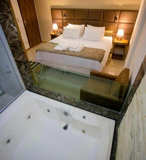 מיטת קינג בסוויטה, San Diego Lancaster Teofilo Otoni