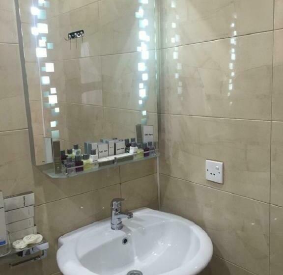 سوییت با چشمانداز استخر, Sheki Park