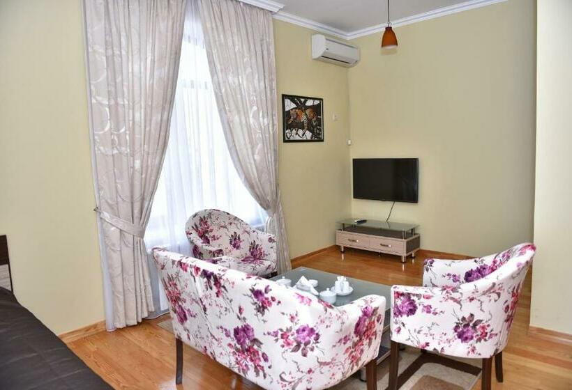 اتاق لوکس سه تخته, Sheki Park