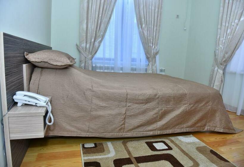 اتاق لوکس سه تخته, Sheki Park