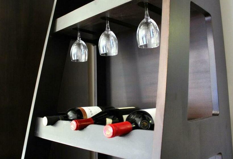 豪华单人间, Sommelier Boutique