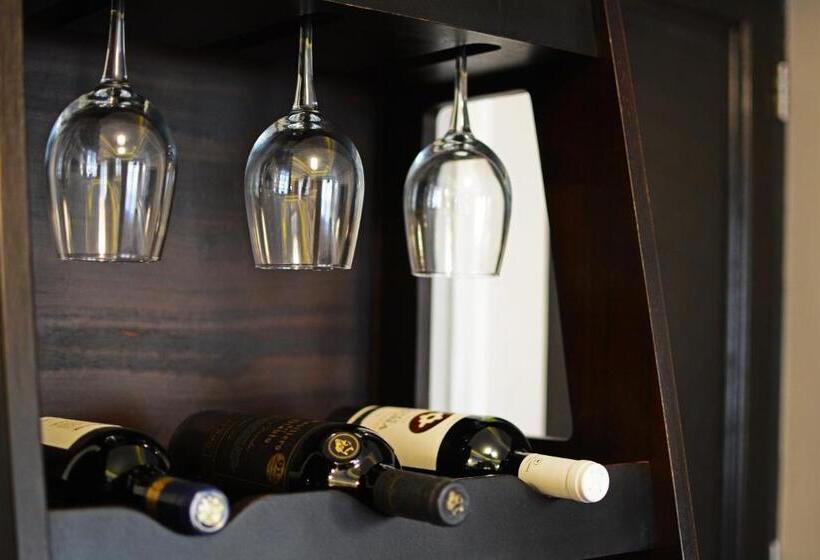 带阳台的豪华间, Sommelier Boutique