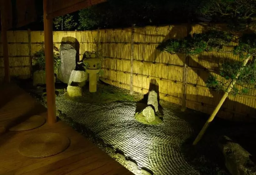 Villa 1 Makuuhuone, Ryokan Shinsen