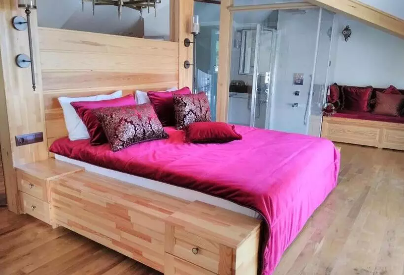 سوئیت با وان آب گرم, Aşıklar Otel By şükrü