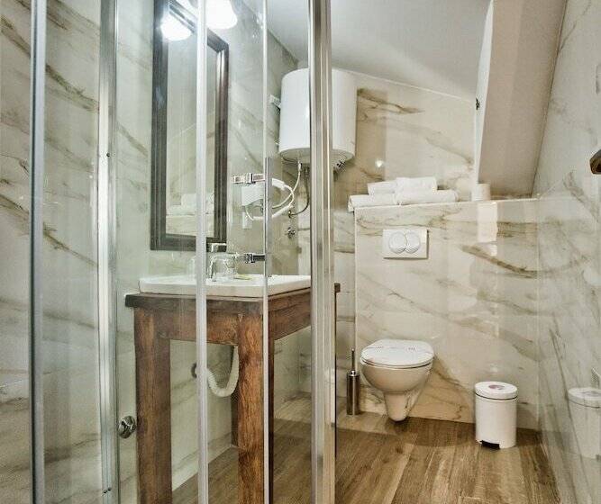 海の見えるコンフォートルーム, Admiral