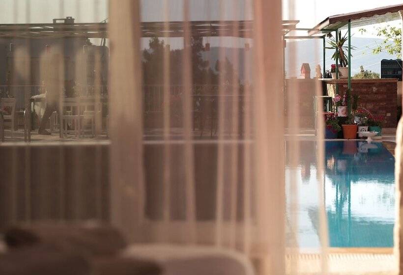 Номер Стандарт, Tunc Otel